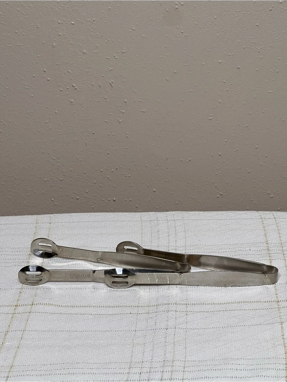 Oneida Stainless Steel  Serving Slotted Tongs 8”  Condaments/Ice (Pair of 2)